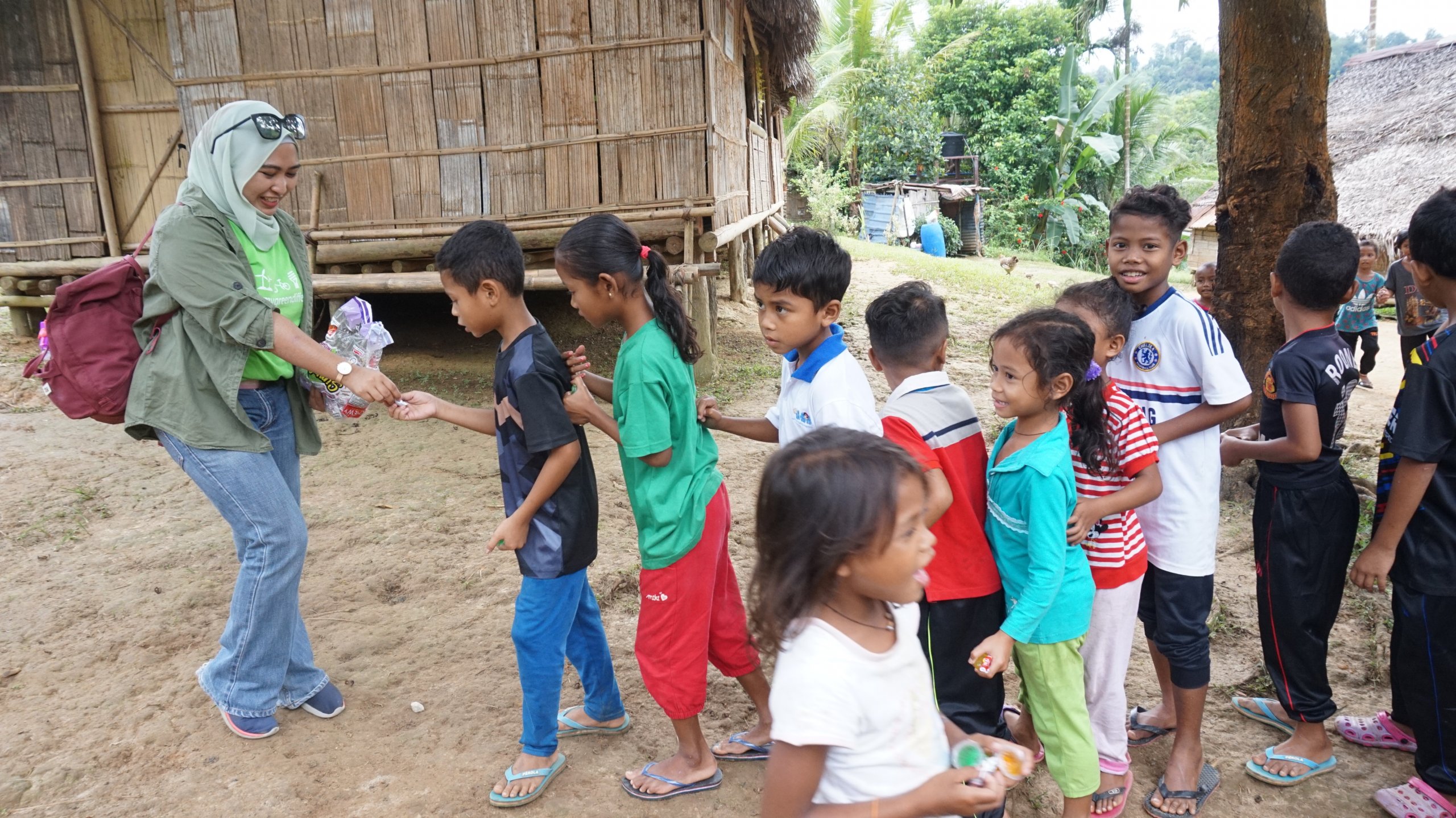 Bersama anak-anak Org Asli Kpg Ulu Semul